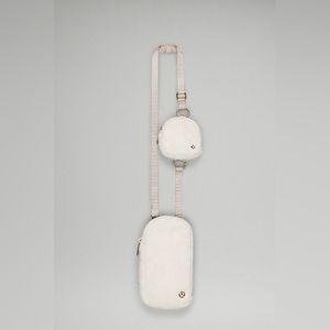 Lululemon Modular Crossbody Bag in Cream Fleece